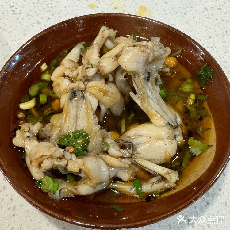 在重庆！藏在居民楼下的美蛙鱼头