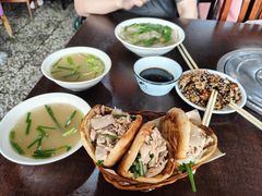 -金卯白肉罩火烧