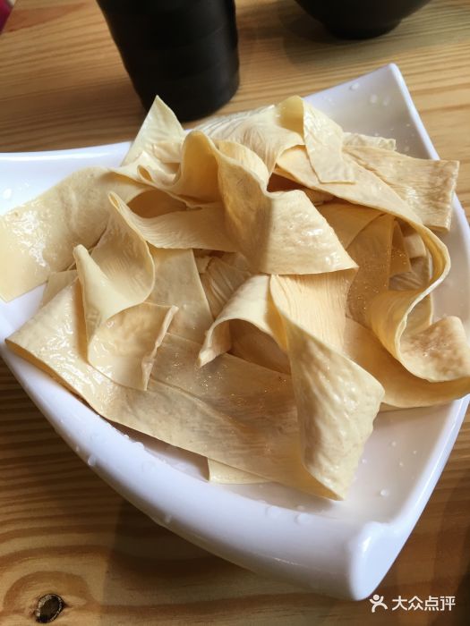 嘻哈侠重庆火锅&小龙虾(宝山购物中心店)豆皮图片 - 第1张