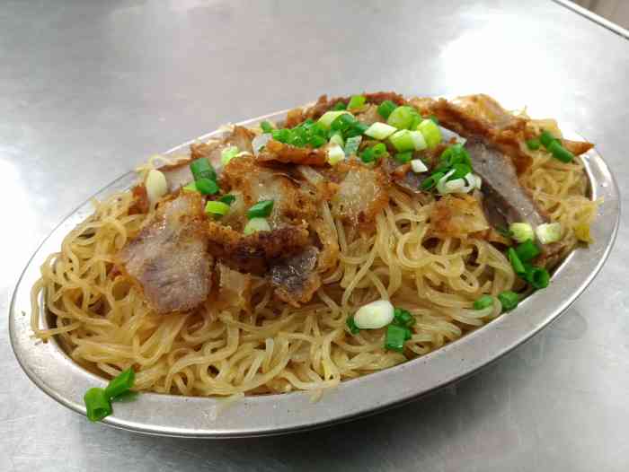 河源米粉店-"去附近一个没有招牌但天天爆满的吃牛杂和炸.