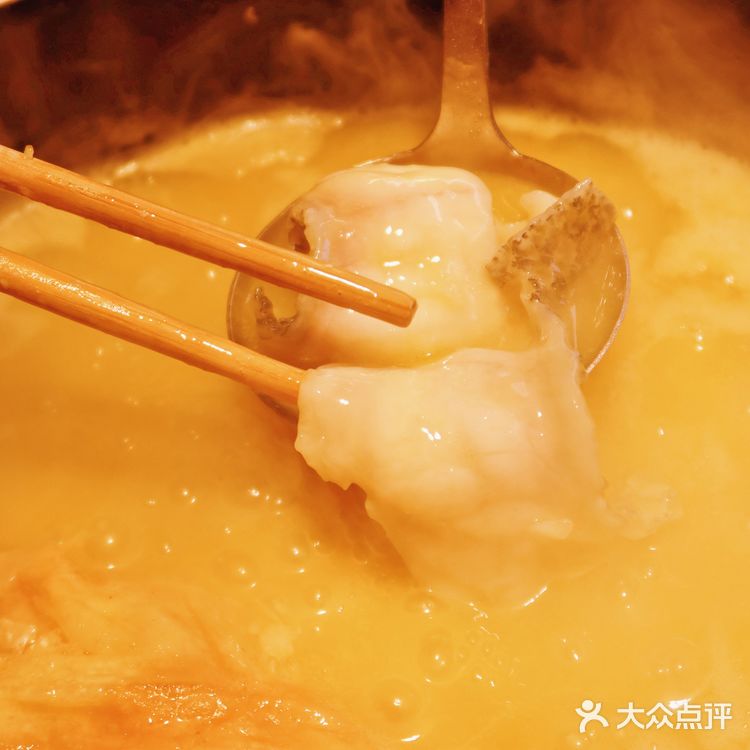 哇，居然还有叫招财锅的店名，吃了招财锅发大财
