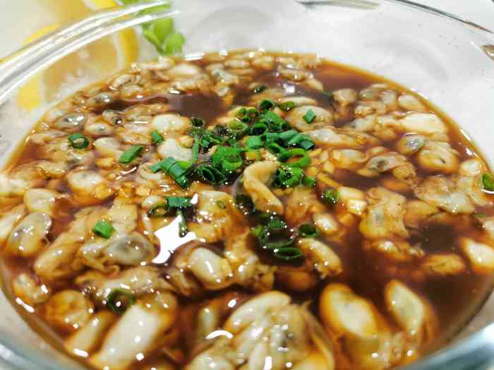 老王家的海鲜-"葱油海灵菇,下面铺了一层芹菜和黄豆芽,海.