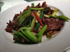 老盐菜回锅肉-渝半城经典川粤菜(重庆天地店)