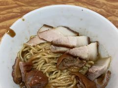 -松树干拌面店