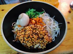-两勺子一碗口水鸡拌面