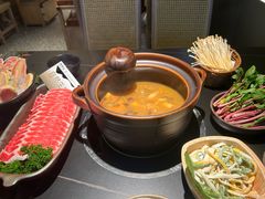 现熬野生菌汤锅-季季山·云南野生菌火锅(上海首店)