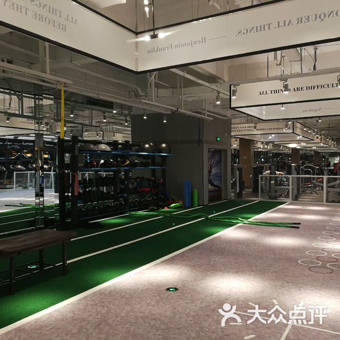 银吉姆·英派斯健身俱乐部