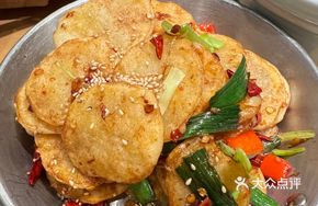 Stir-Fried Fresh Yellow Beef with Local Flavor