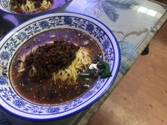 -渝之汇牛肉豌杂面