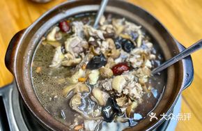 Signature Yangshan Lingzhi Chicken Hot Pot