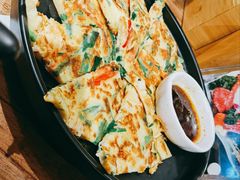海鲜葱饼-明洞阿姨·韩式酱蟹烤肉·创意料理(三元桥店)
