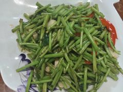 -老子山小鱼锅贴·龙虾馆