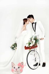 -伯爵婚纱摄影(光谷店)