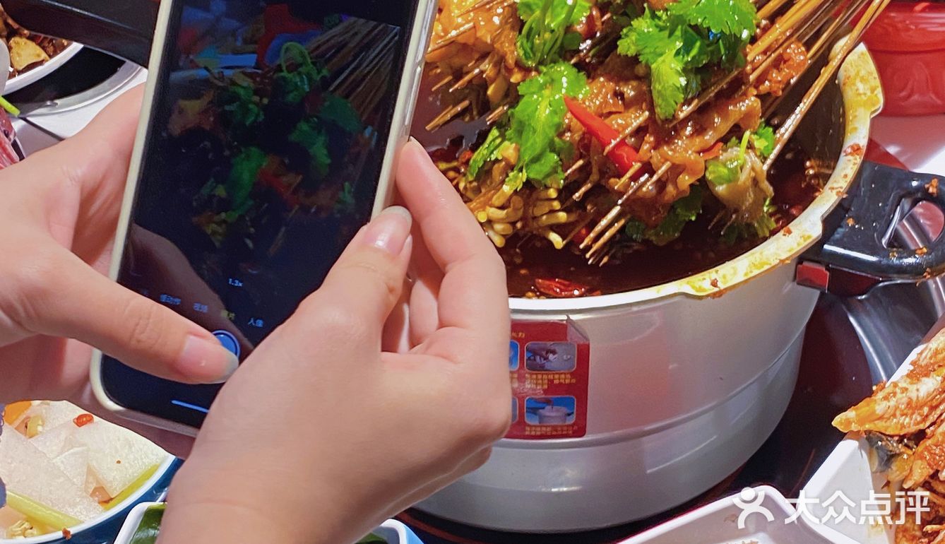 性价比超高的串串火锅，甜品还自助哦