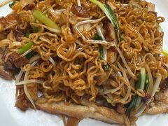 干炒鸡扒公仔面-香港新发烧腊茶餐厅(水围店)