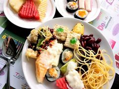 -彩虹云霄酒店75层国际自助餐