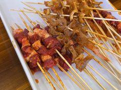 -哈尔滨小酒馆·鲜肉现穿自助烧烤(康新花园店)