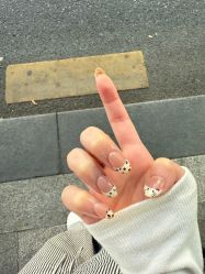 -芊屿芊浔美甲
