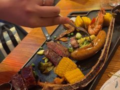 长柄战斧牛排海陆拼盘-1886德国汽车餐厅(外滩中央店)