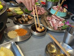 -围炉肉舍丹东海鲜烤肉·烤活鳗(步行街店)