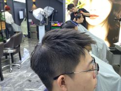 -藤野造型•烫染专业店