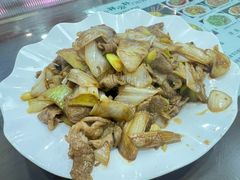 葱爆羊肉-清真牛街祥云轩门钉肉饼(左家庄店)