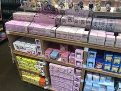 -名创优品(北京新中关购物中心地铁层店)