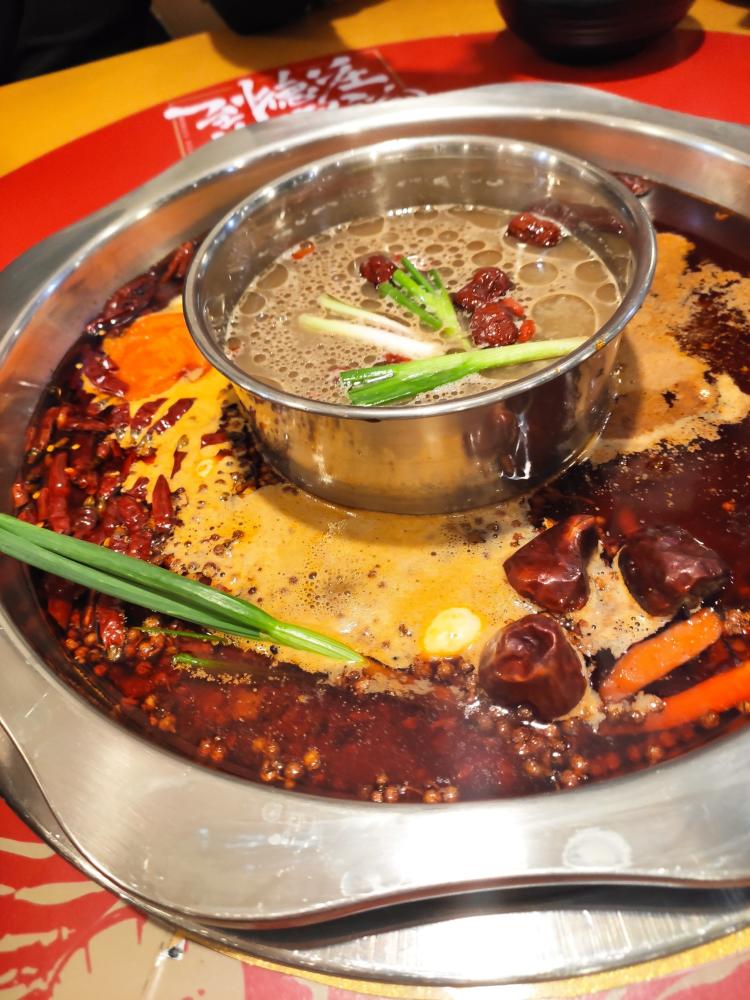 位置★綦江万达广场的四楼就在扶梯旁边就能看见.