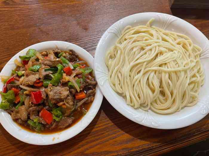 托克逊9号拌面-"因为人太多,要了2个拌面,一个上的很快,.