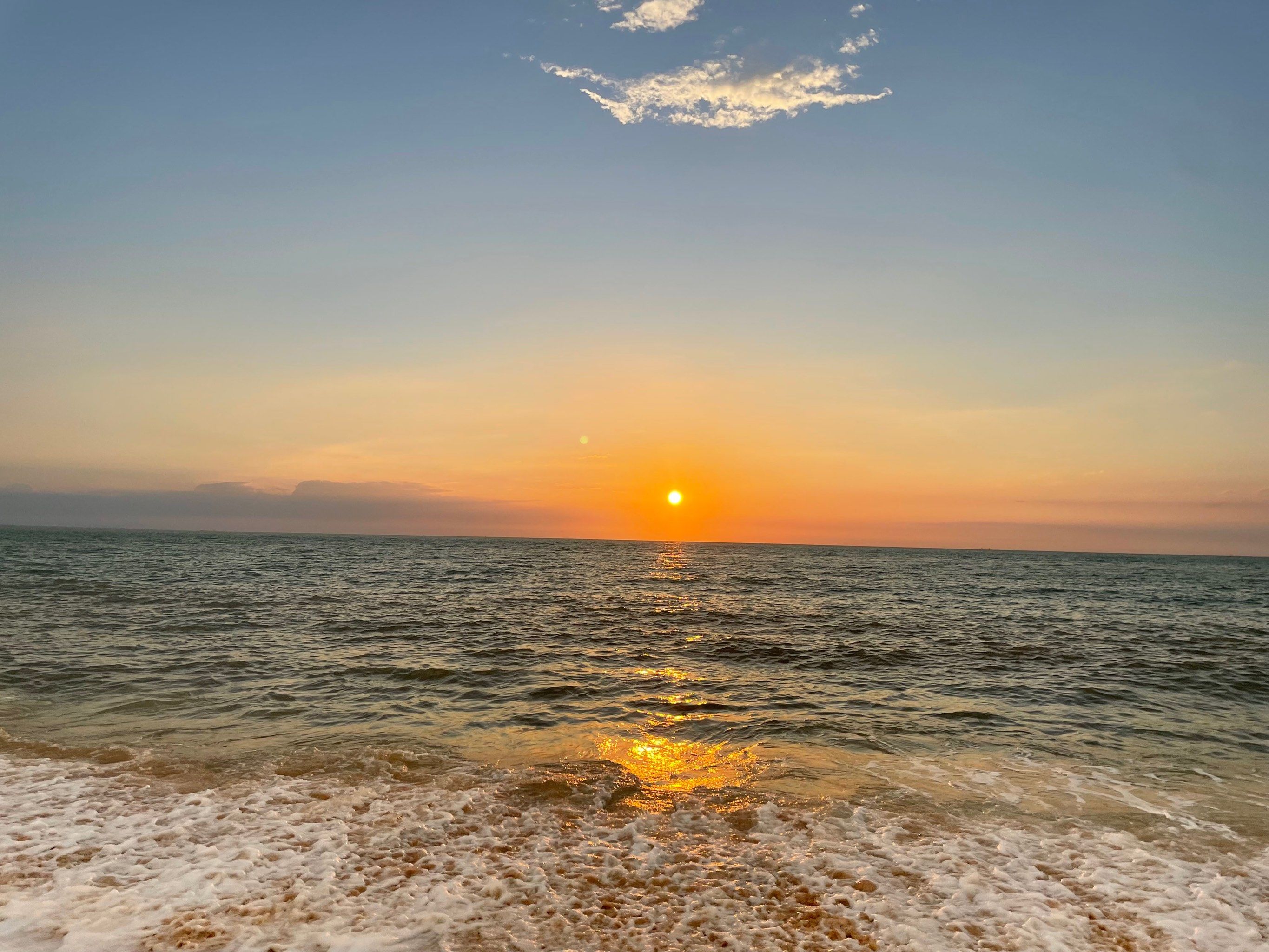 金沙湾海滩的日落