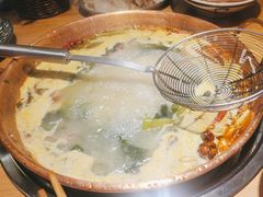 -洱火云南酸菜牛肉火锅(石景山当代商城店)