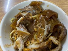-松树干拌面店