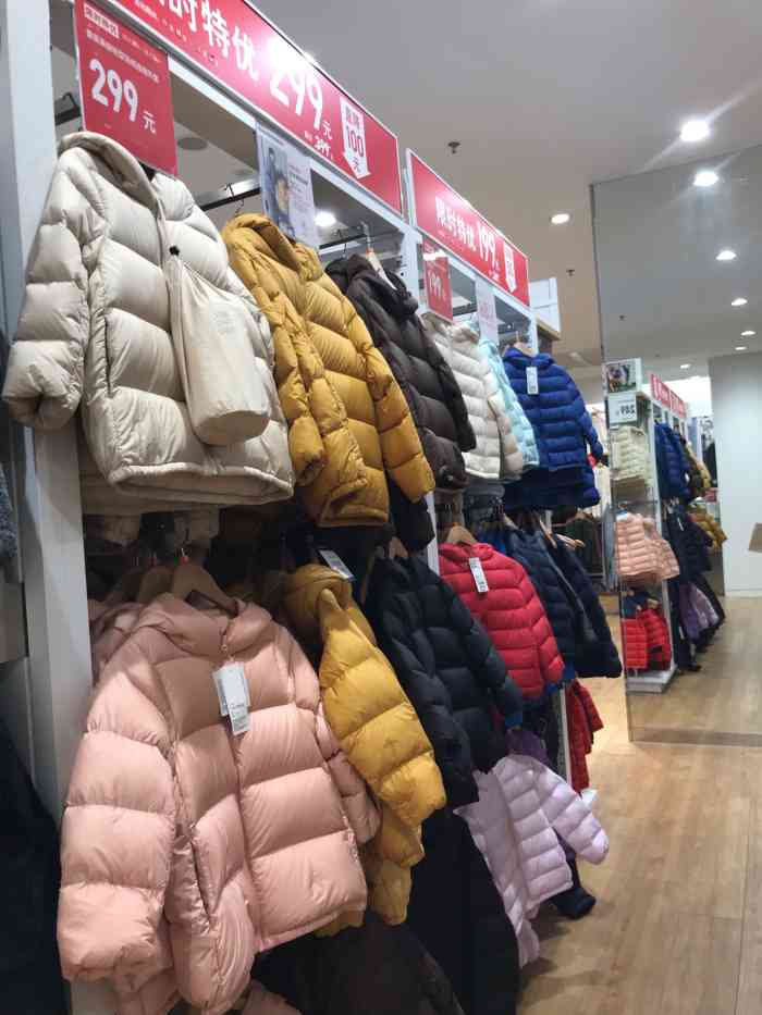 优衣库(上海金山万达广场店)-"质量好 款式比较耐看 不适合年纪轻的..