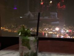 -OZONE 顶楼酒吧(香港丽思卡尔顿酒店)