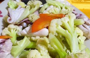 Boiled Fresh Squid with Cauliflower