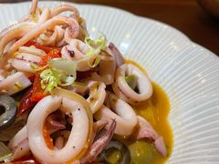 快炒新鲜鱿鱼陪蒜片-Bistro Les Lilas丁香花小酒馆