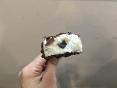 曲奇香奶脆皮冰淇淋-哈根达斯(皇庭店)