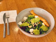 煎三文鱼牛油果色拉-Wagas沃歌斯(太古汇店)