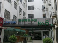 -陆家嘴金融服务广场