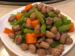 芹菜花生米-王老六铁锅炖鱼(圣亚海洋店)