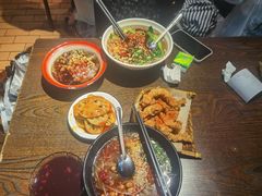 -爆炸头阿姨小四川正宗川味小吃(无任何分店)