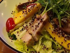 芒果烤鸡藜麦沙拉-MR.ROCKY洛奇先生RESTAURANT&BAR(宝安壹方城店)