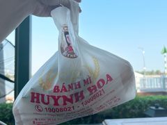 -Bánh Mì Huynh Hoa