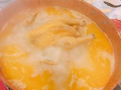 安格斯牛肉-鲜入围煮花胶鸡海鲜火锅