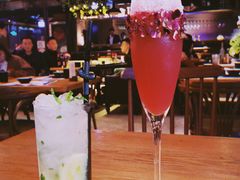 红唇-胡桃里音乐酒馆(下沙店)