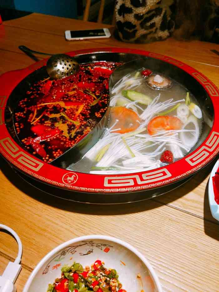霸记渝码头老火锅(书城路店)-"这个店在书城路,路边有停车位,网上买的