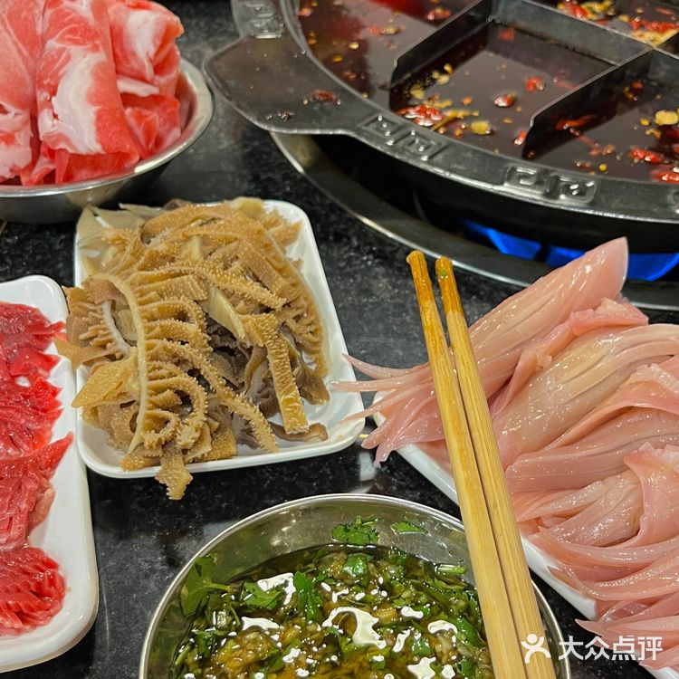 邓莽子老火锅 在dp上看说是本地人会去的火锅店