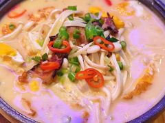 -肥小宝·金牌油焖大虾(襄阳龙虾地标店)