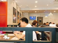 大堂-康师傅私房牛肉面(马泉营奥莱店)