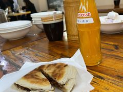 王菊油酥肉夹馍-王菊美食街·王菊面馆(总店)